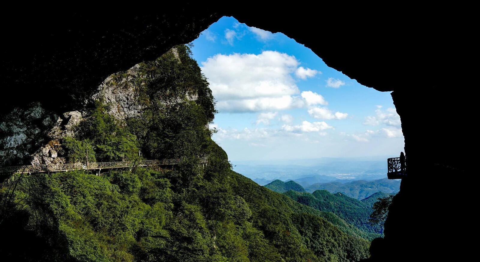 金佛山硬核巅峰第5张风景照片