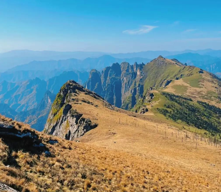秦岭鹿角梁第4张风景照片