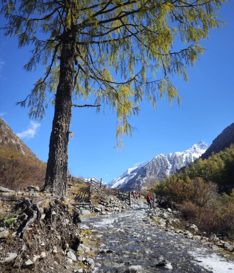 结斯沟穿山洞第2张风景照片